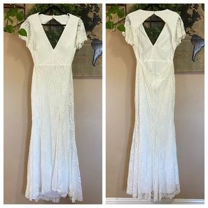 NWOT Lulus White Lace Flutter Sleeve Maxi Dress